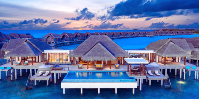 How to Travel the Maldives in Style and Luxury